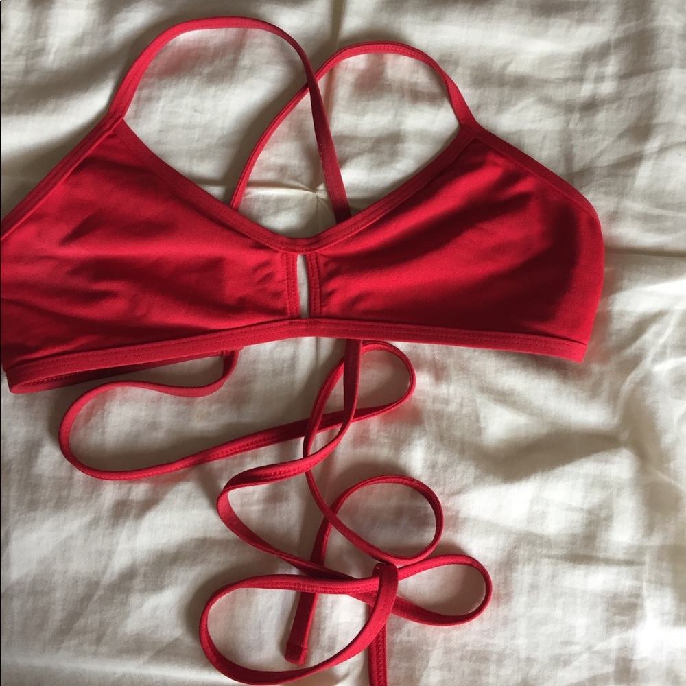 Red Cross strap Jolyn vent top